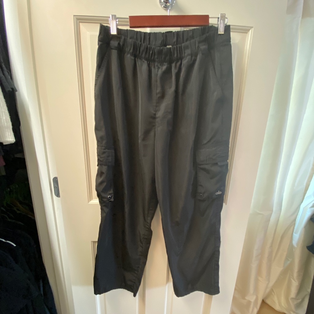 ALO Yoga Cargo Pants, Black, Size Large